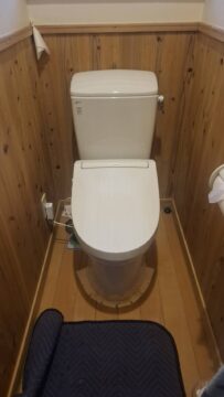 トイレ交換作業　